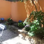 Chambres D'hotes Le Petit Siam : Le Calme En Centre Ξενοδοχείο *