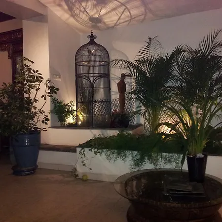 Chambres D'hotes Le Petit Siam : Le Calme En Centre *