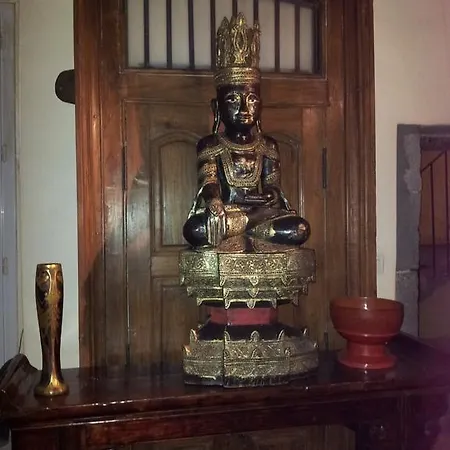 Hotel Chambres D'hotes Le Petit Siam : Le Calme En Centre *