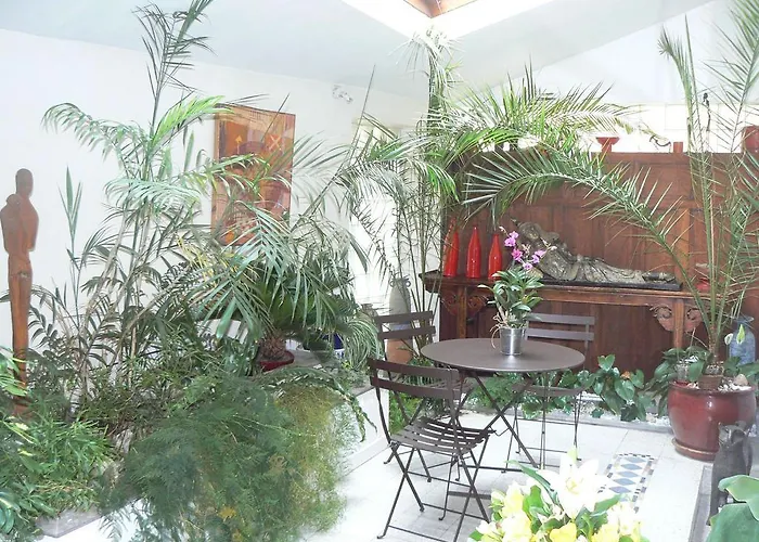 Hotel Chambres D'hotes Le Petit Siam : Le Calme En Centre *